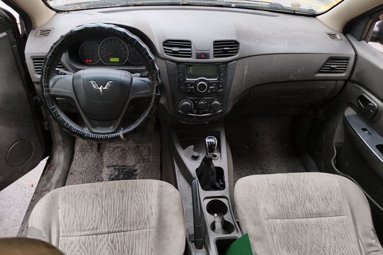 Used Wuling Hongguang 2015 1.5L S Basic Version China V Standard Center Console