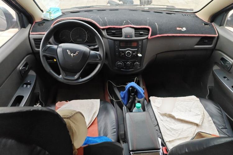 Used Wuling Hongguang 2015 1.5L S Basic Version China V Standard Center Console
