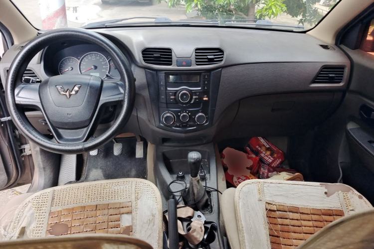 Used Wuling Hongguang 2015 1.5L S Basic Version China V Standard Center Console