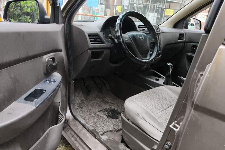 Used Wuling Hongguang 2015 1.5L S Basic Version China V Standard Driver Seat
