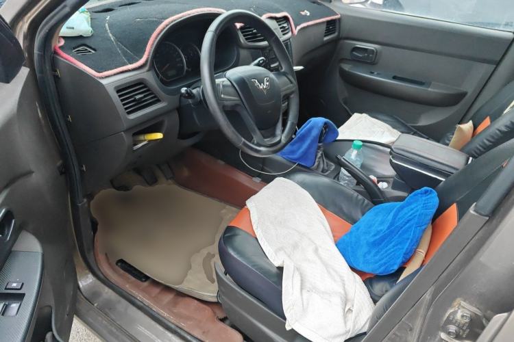 Used Wuling Hongguang 2015 1.5L S Basic Version China V Standard Driver Seat