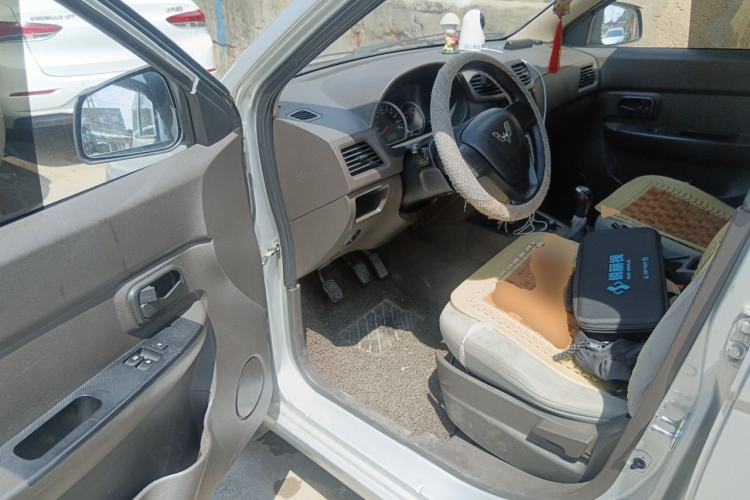 Used Wuling Hongguang 2015 1.5L S Basic Version China V Standard Driver Seat
