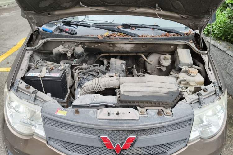Used Wuling Hongguang 2015 1.5L S Basic Version China V Standard Engine Bay