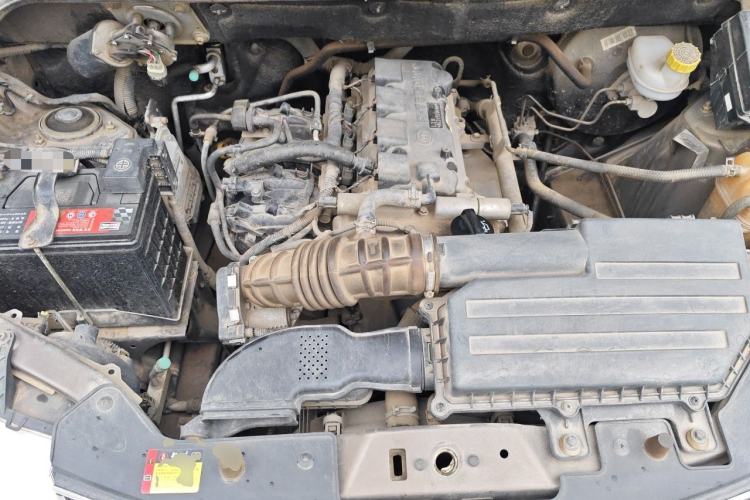 Used Wuling Hongguang 2015 1.5L S Basic Version China V Standard Engine Bay