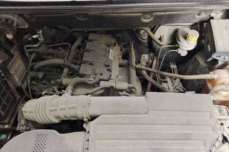 Used Wuling Hongguang 2015 1.5L S Basic Version China V Standard Engine Bay