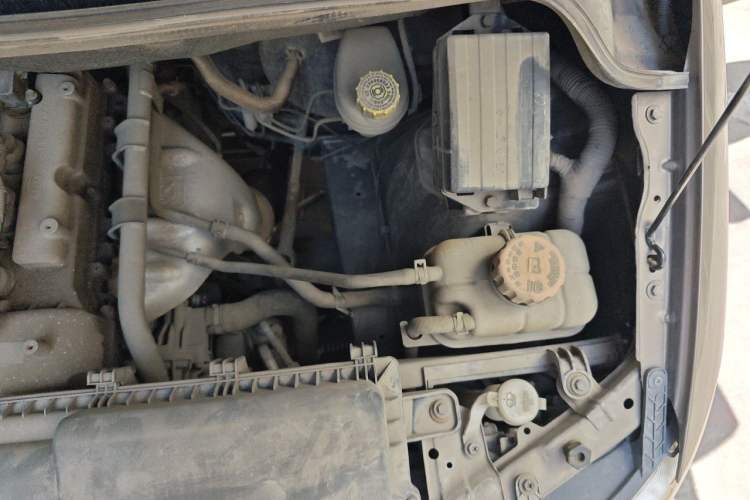 Used Wuling Hongguang 2015 1.2L S Base Model China V Standard Engine Bay Left