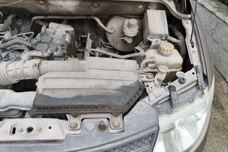 Used Wuling Hongguang 2015 1.5L S Basic Version China V Standard Engine Bay Left
