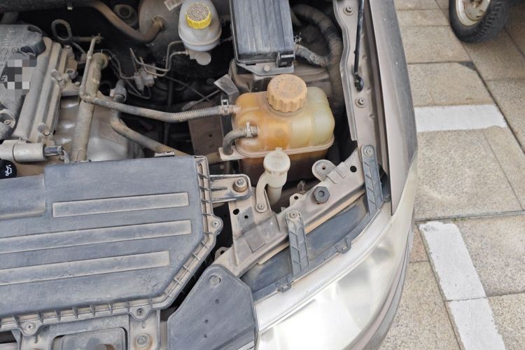 Used Wuling Hongguang 2015 1.5L S Basic Version China V Standard Engine Bay Left
