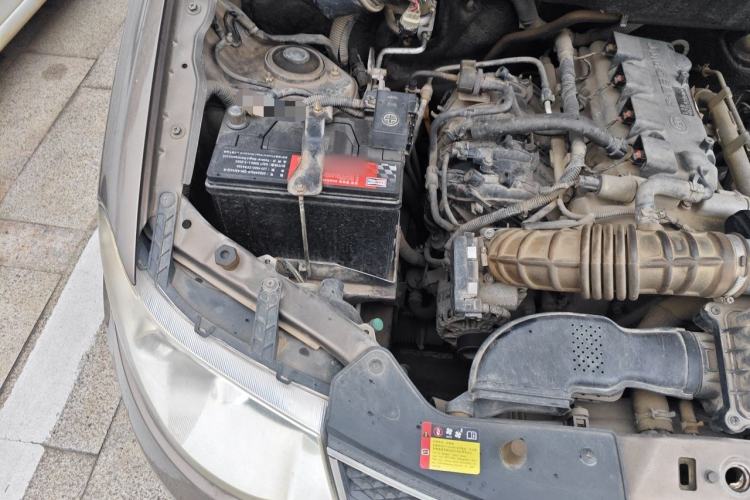 Used Wuling Hongguang 2015 1.5L S Basic Version China V Standard Engine Bay Right