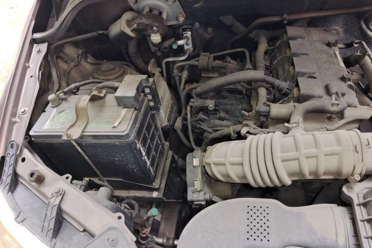 Used Wuling Hongguang 2015 1.5L S Basic Version China V Standard Engine Bay Right