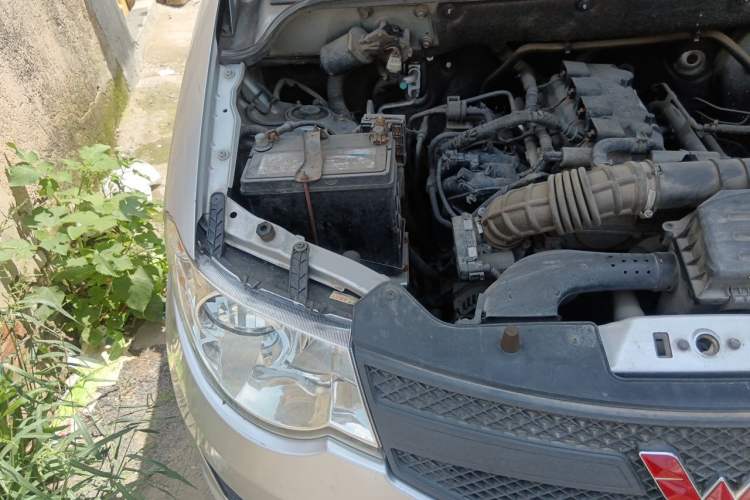 Used Wuling Hongguang 2015 1.5L S Basic Version China V Standard Engine Bay Right