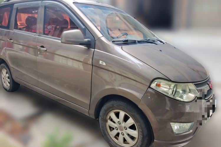 Used Wuling Hongguang 2015 1.5L S Basic Version China V Standard Front Right 45 Deg