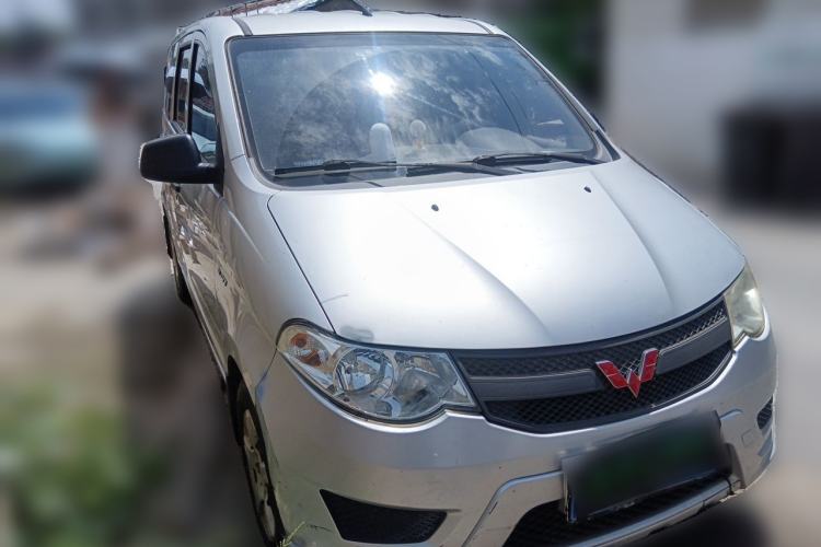 Used Wuling Hongguang 2015 1.5L S Basic Version China V Standard Front Right 45 Deg