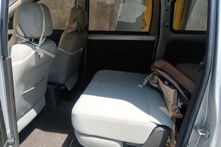 Used Wuling Hongguang 2015 1.5L S Basic Version China V Standard Left Rear Seat
