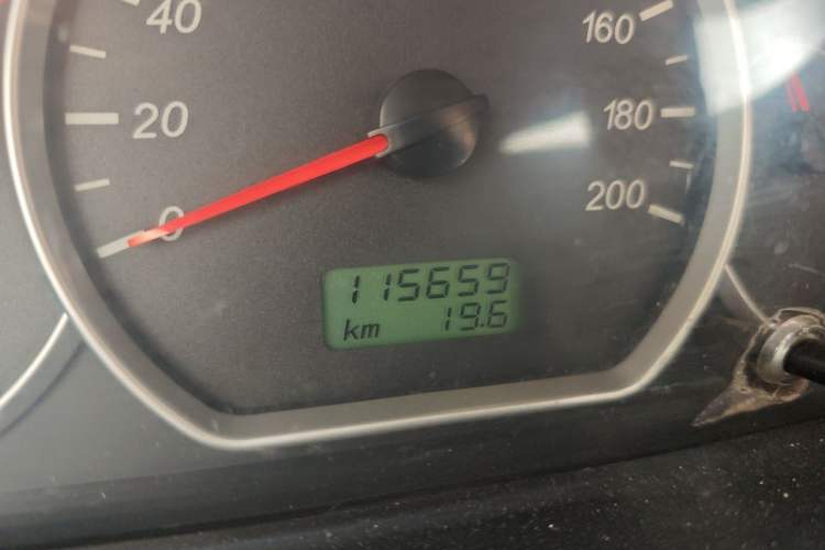 Used Wuling Hongguang 2015 1.2L S Base Model China V Standard Odometer Close Up