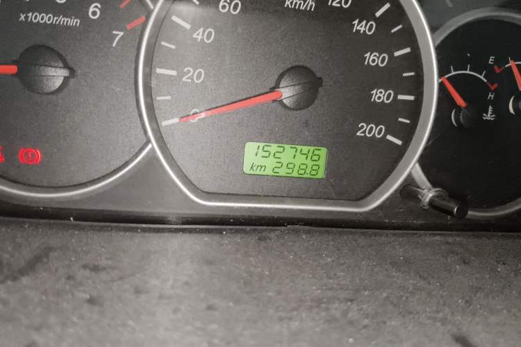 Used Wuling Hongguang 2015 1.5L S Basic Version China V Standard Odometer Close Up
