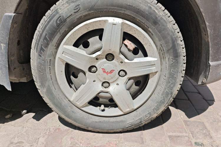 Used Wuling Hongguang 2015 1.2L S Base Model China V Standard Right Front Wheel Hub