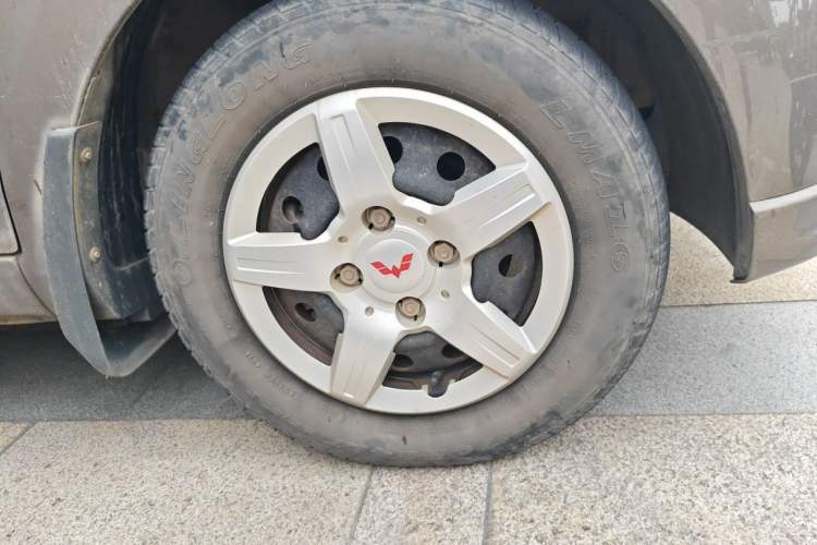 Used Wuling Hongguang 2015 1.5L S Basic Version China V Standard Right Front Wheel Hub