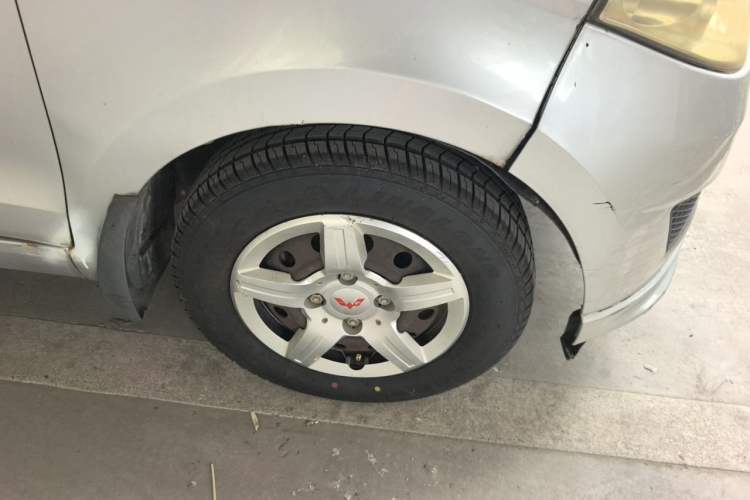 Used Wuling Hongguang 2015 1.2L S Base Model China IV Right Front Wheel Hub
