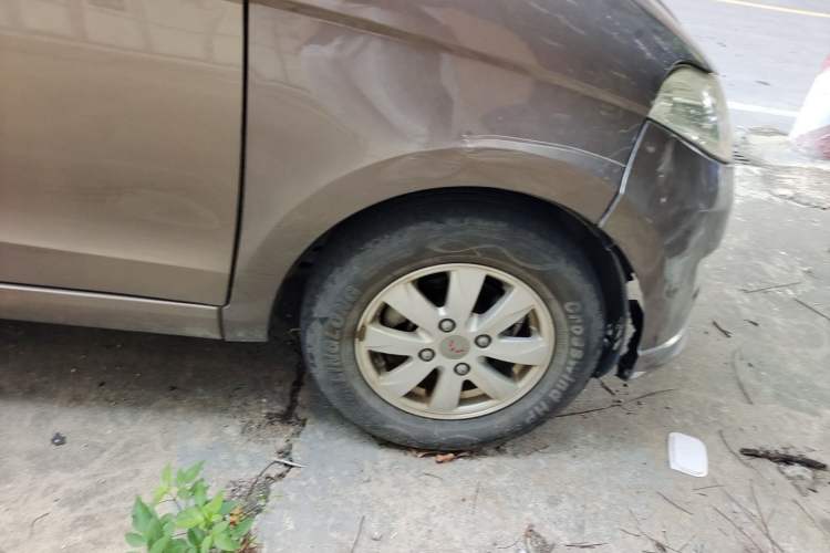 Used Wuling Hongguang 2015 1.5L S Basic Version China V Standard Right Front Wheel Hub