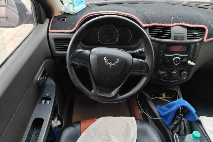 Used Wuling Hongguang 2015 1.5L S Basic Version China V Standard Steering Wheel