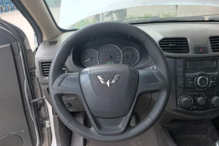 Used Wuling Hongguang 2015 1.2L S Base Model China IV Steering Wheel