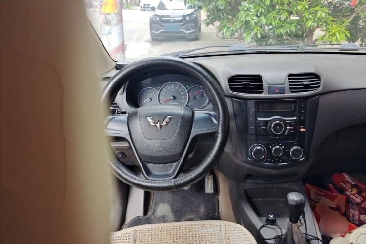 Used Wuling Hongguang 2015 1.5L S Basic Version China V Standard Steering Wheel