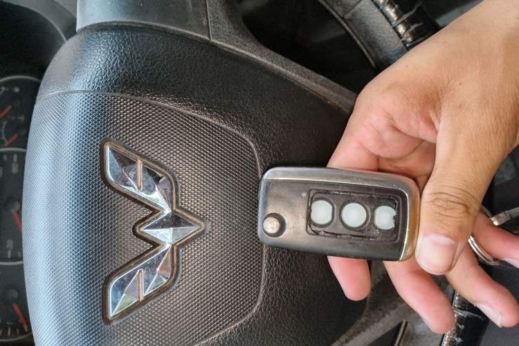 Used Wuling Hongguang 2015 1.5L S Basic Version China V Standard Vehicle Key