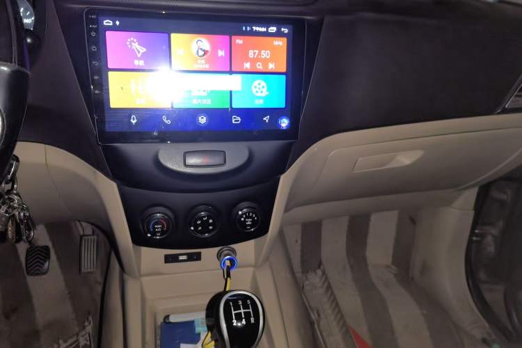 Used Wuling Hongguang 2015 1.5L S1 Standard China V-Emission Standards Audio And AC Panel
