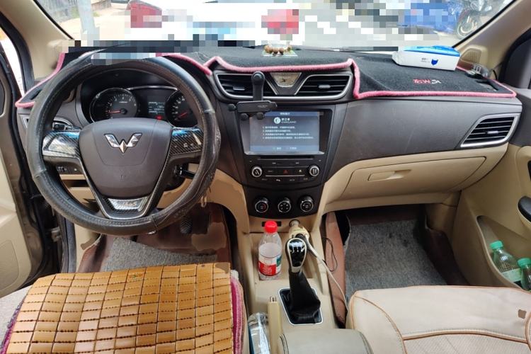 Used Wuling Hongguang 2015 1.5L S1 Standard China V-Emission Standards Center Console