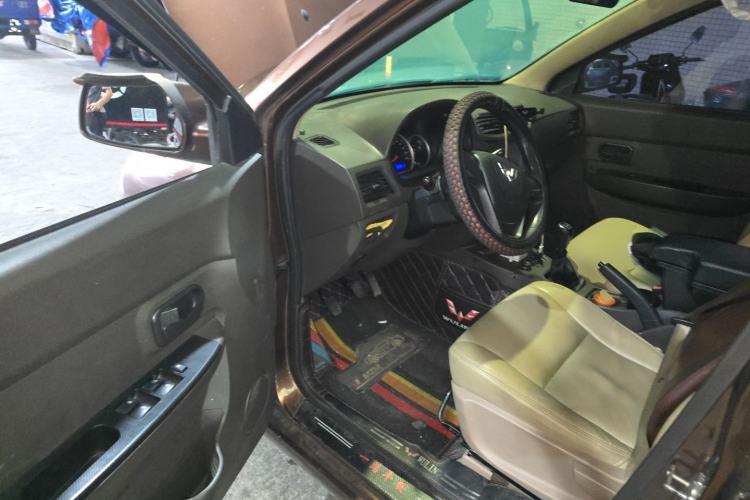 Used Wuling Hongguang 2015 1.5L S Base Model China IV Driver Seat