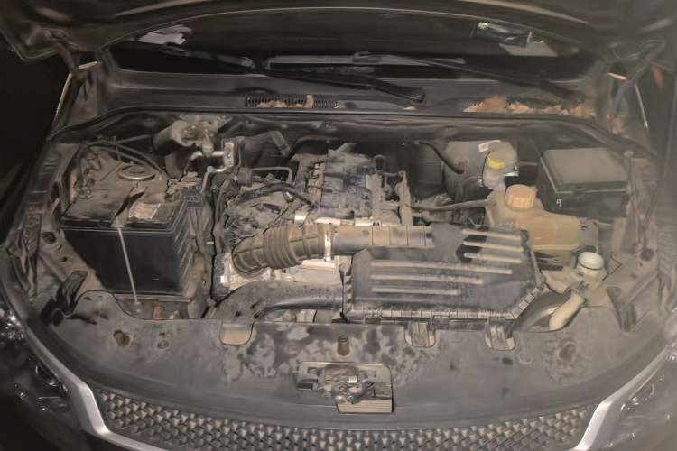 Used Wuling Hongguang 2015 1.5L S1 Standard China V-Emission Standards Engine Bay