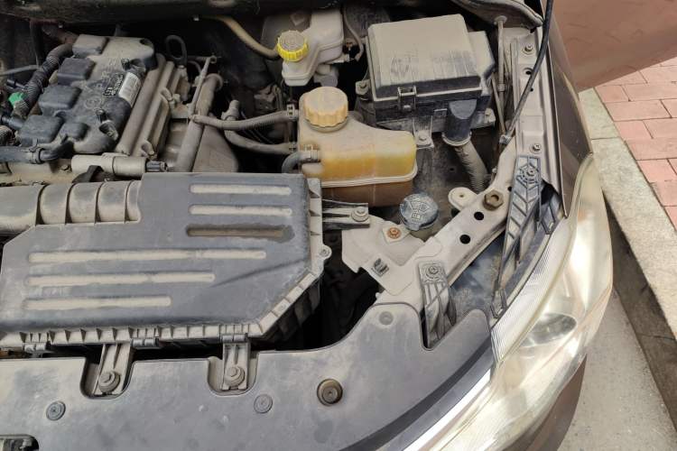 Used Wuling Hongguang 2015 1.5L S1 Standard China V-Emission Standards Engine Bay Left