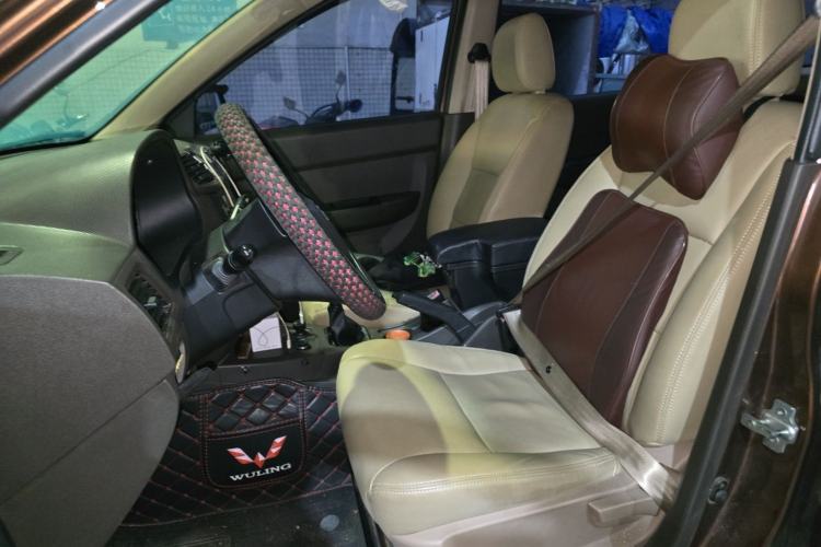 Used Wuling Hongguang 2015 1.5L S Base Model China IV Left Front Seat