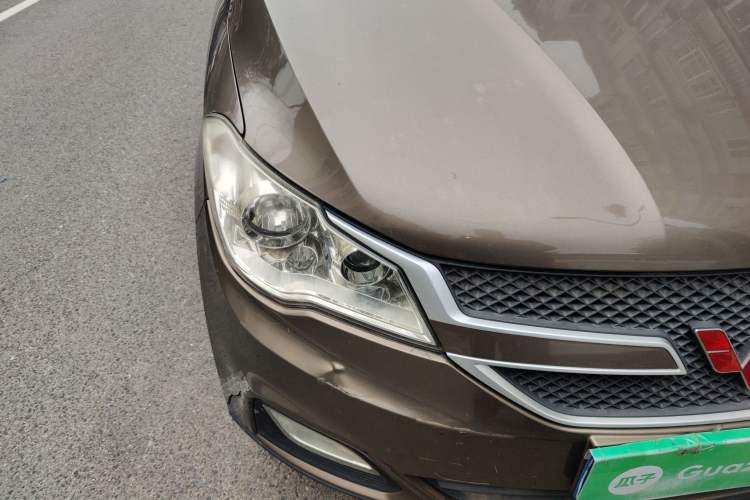 Used Wuling Hongguang 2015 1.5L S1 Standard China V-Emission Standards Right Front Headlight