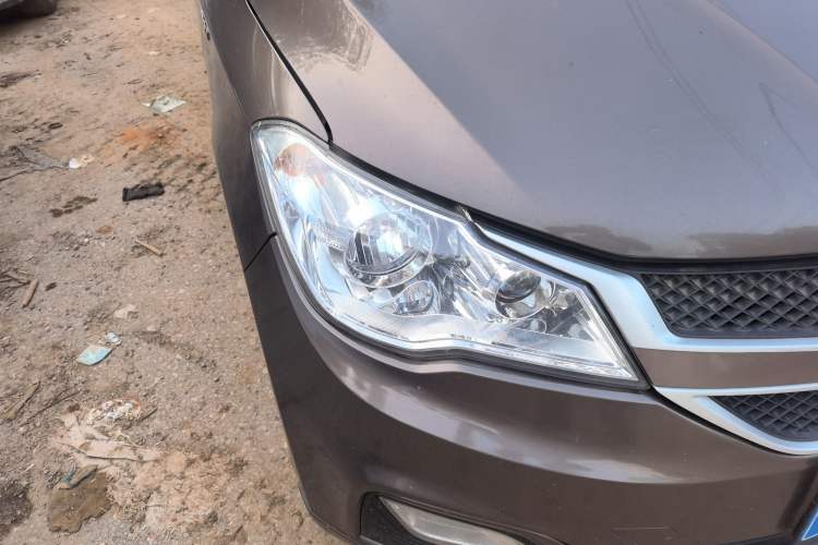 Used Wuling Hongguang 2015 1.5L S1 Standard China V-Emission Standards Right Front Headlight
