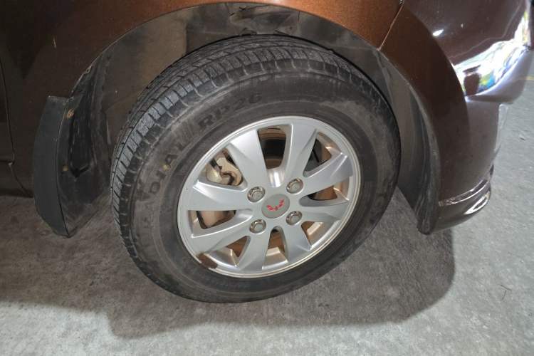 Used Wuling Hongguang 2015 1.5L S Base Model China IV Right Front Wheel Hub