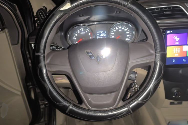 Used Wuling Hongguang 2015 1.5L S1 Standard China V-Emission Standards Steering Wheel