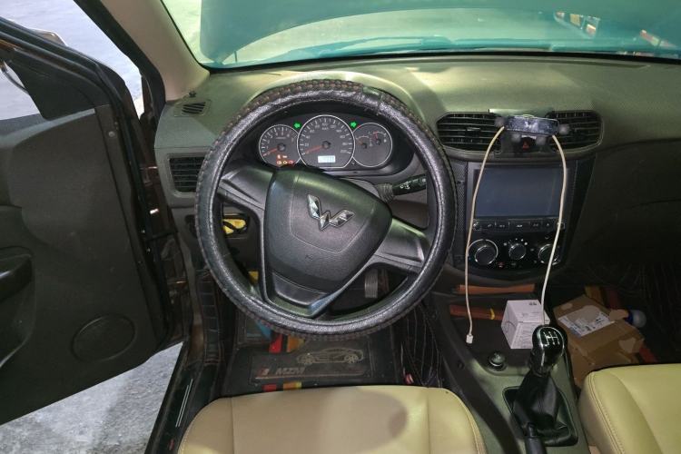 Used Wuling Hongguang 2015 1.5L S Base Model China IV Steering Wheel