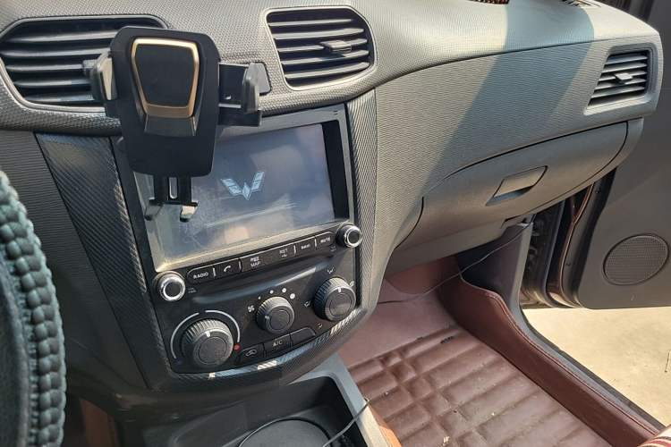 Used Wuling Hongguang 2015 1.2L S Base Model China V Standard Audio And AC Panel