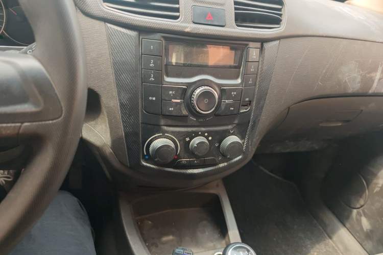 Used Wuling Hongguang 2015 1.5L S Basic Version China V Standard Audio And AC Panel