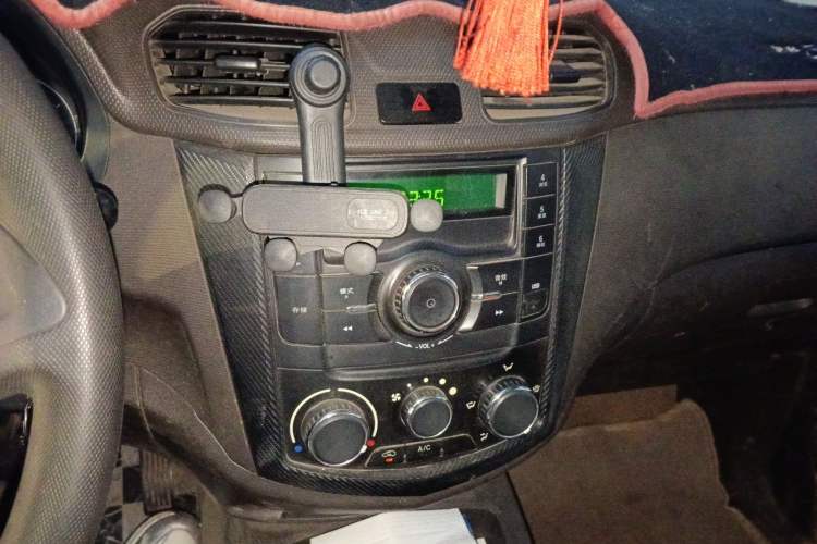 Used Wuling Hongguang 2015 1.2L S Base Model China V Standard Audio And AC Panel