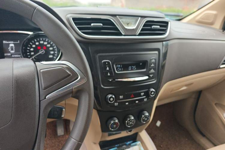 Used Wuling Hongguang 2015 1.5L S1 Comfort China V Standard Audio And AC Panel