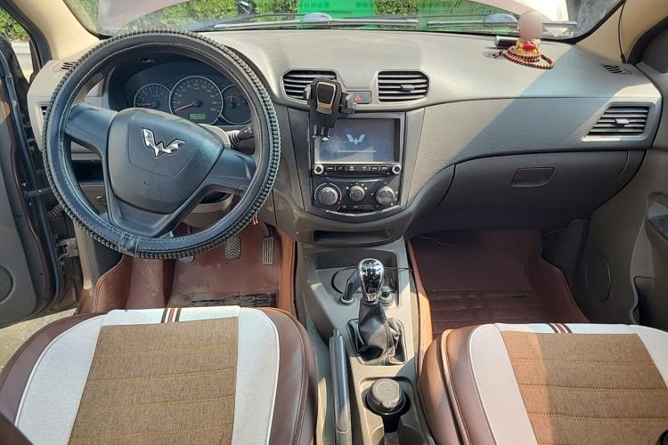 Used Wuling Hongguang 2015 1.2L S Base Model China V Standard Center Console