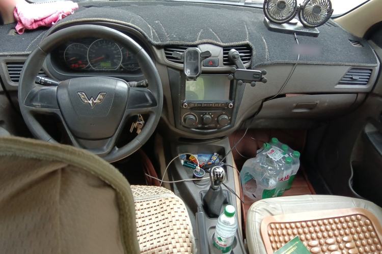 Used Wuling Hongguang 2015 1.2L S Base Model China V Standard Center Console