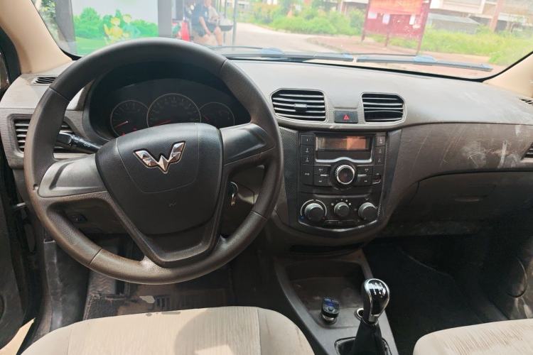 Used Wuling Hongguang 2015 1.5L S Basic Version China V Standard Center Console