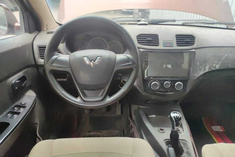 Used Wuling Hongguang 2015 1.5L S Basic Version China V Standard Center Console