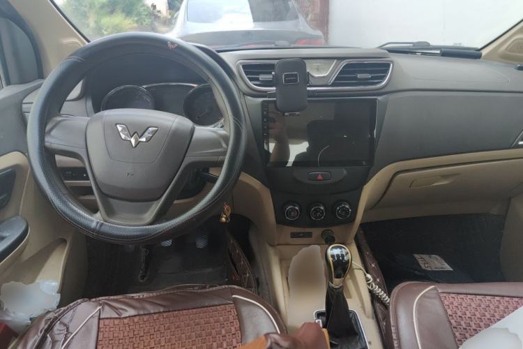 Used Wuling Hongguang 2015 1.5L S1 Standard China V-Emission Standards Center Console