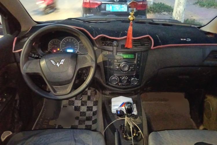 Used Wuling Hongguang 2015 1.2L S Base Model China V Standard Center Console