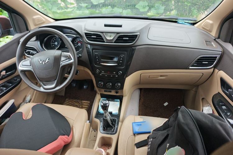 Used Wuling Hongguang 2015 1.5L S1 Comfort China V Standard Center Console